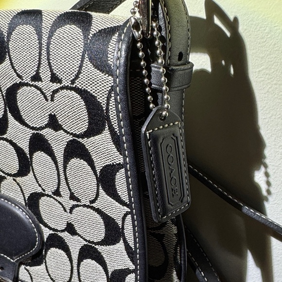 Coach Vintage Crossbody #6079 - Picture 2 of 12